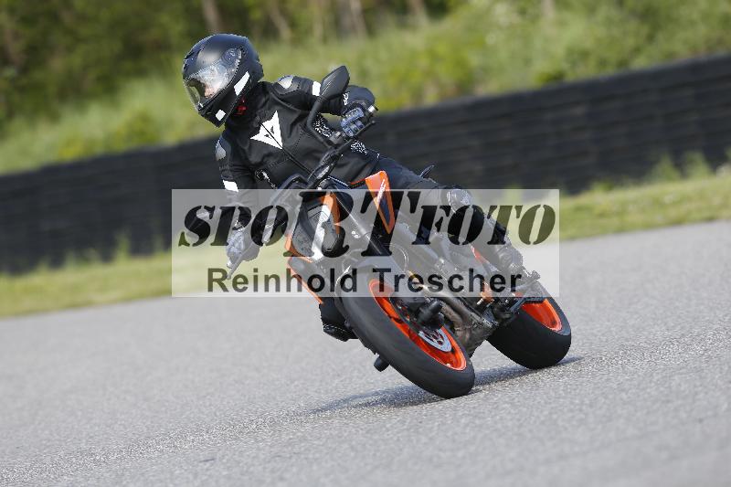 /Archiv-2025/09 22.04.2025 Cornu Master School ADR/rot-rouge/1